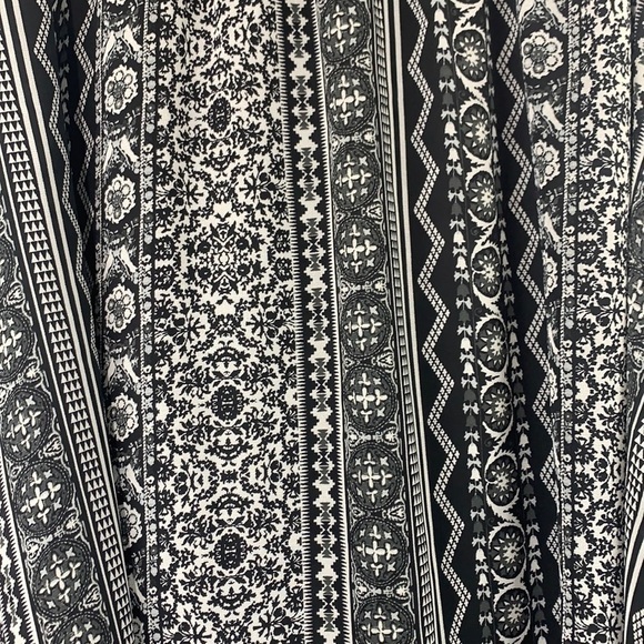 LuLaroe Lola A-Line Print Skirt, Elastic Waistband - Black & White, Size Small - Picture 4 of 7